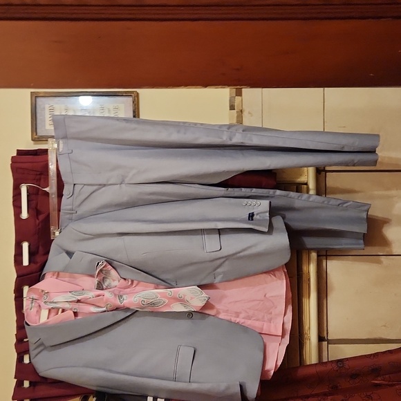 Men Suit - Picture 2 of 2